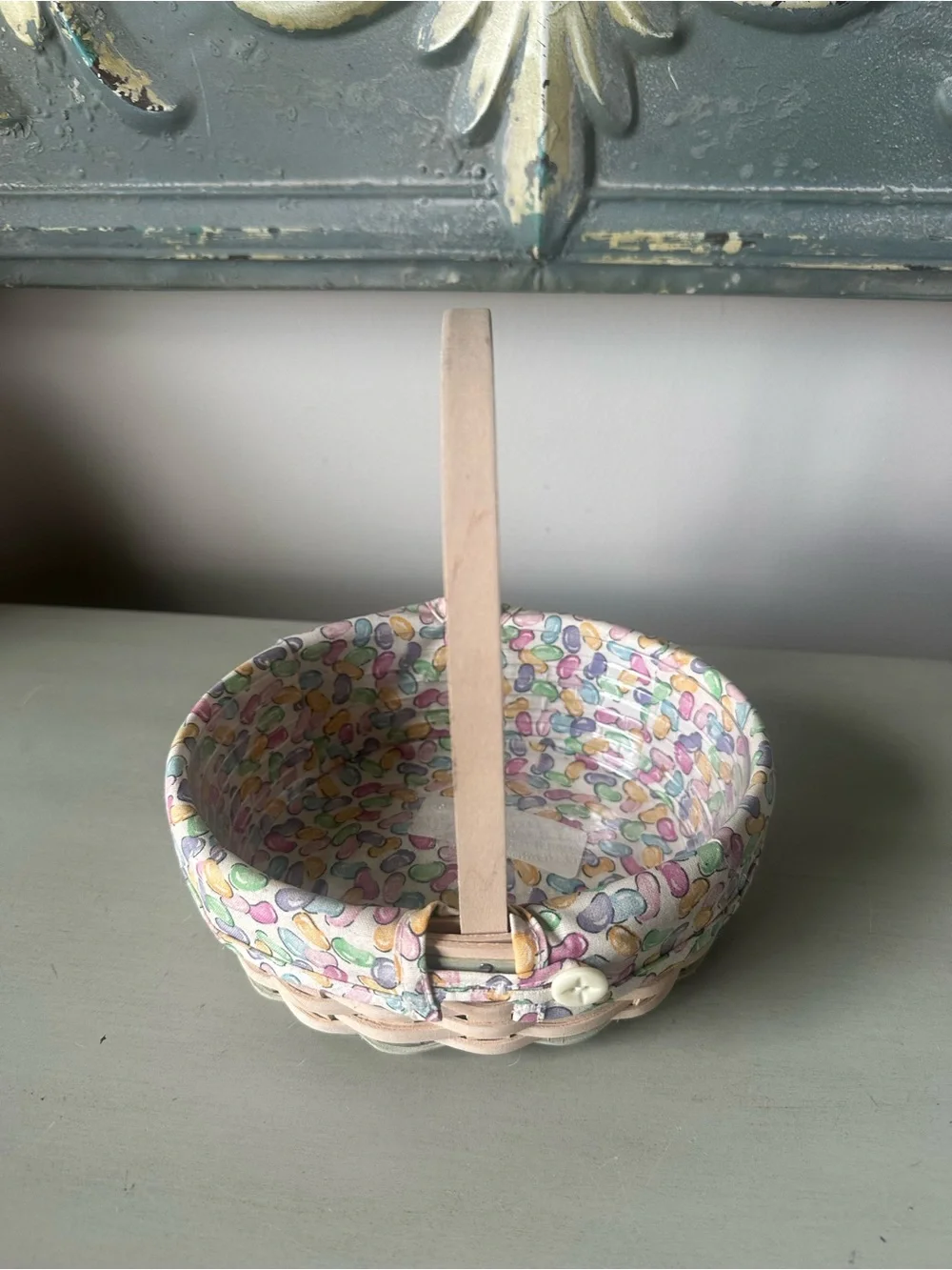 Longaberger 2002 white wash wasted basket with green jelly bean liner protector